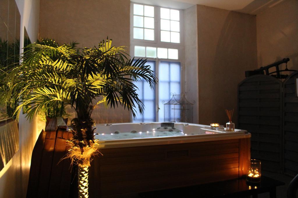 Manoir De La Baronnie Bed & Breakfast Saint-Malo Bagian luar foto