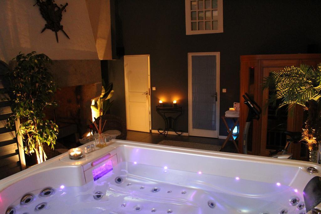 Manoir De La Baronnie Bed & Breakfast Saint-Malo Bagian luar foto