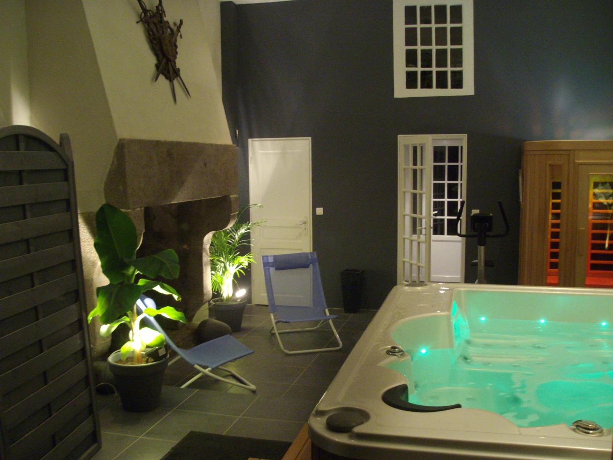 Manoir De La Baronnie Bed & Breakfast Saint-Malo Bagian luar foto