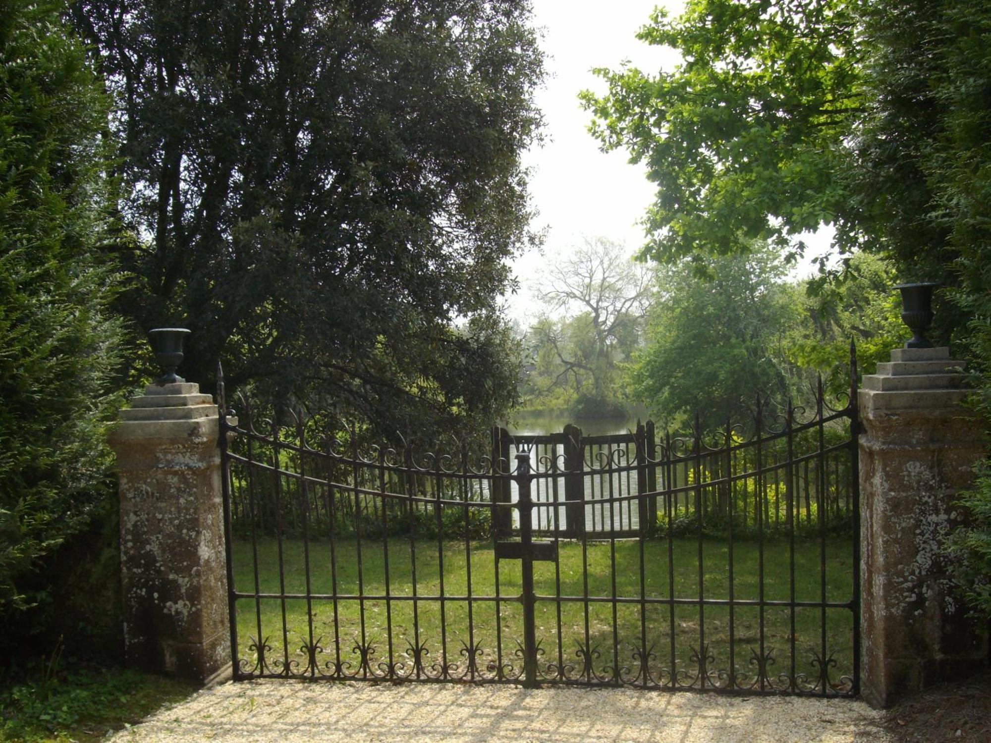 Manoir De La Baronnie Bed & Breakfast Saint-Malo Bagian luar foto