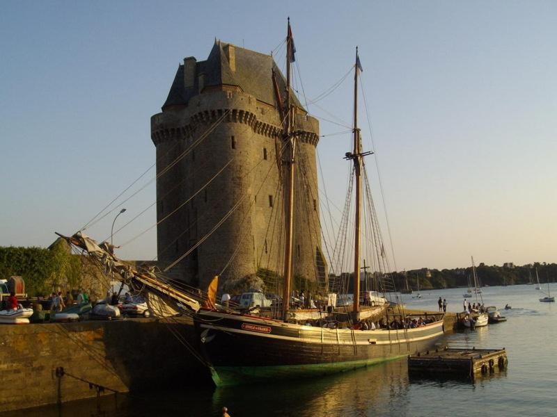 Manoir De La Baronnie Bed & Breakfast Saint-Malo Bagian luar foto