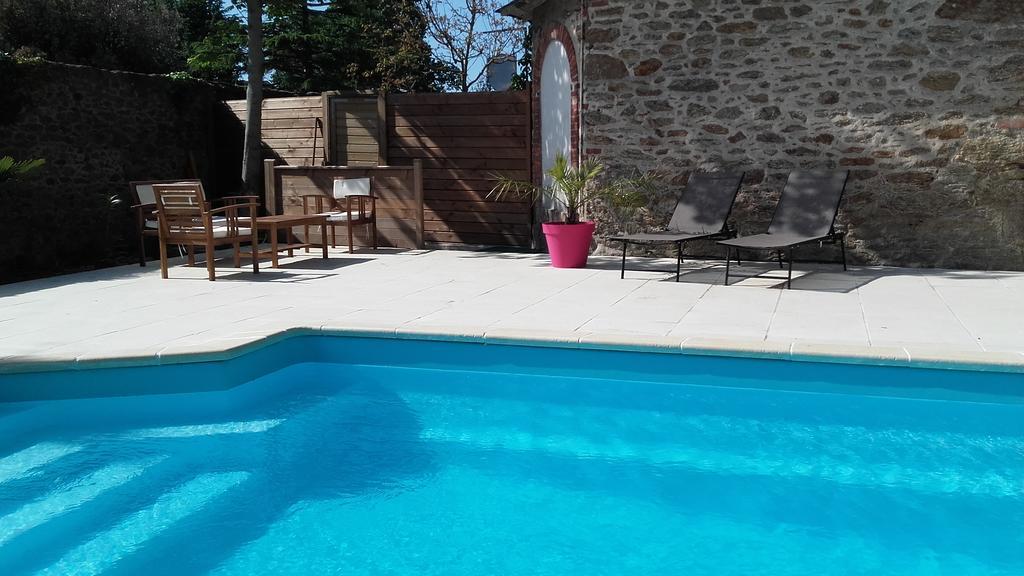 Manoir De La Baronnie Bed & Breakfast Saint-Malo Bagian luar foto